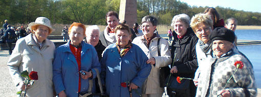 Vereinsmitglieder und Gäste von der Krim beim Jahrestag der Befreiung in Ravensbrück , April 2011